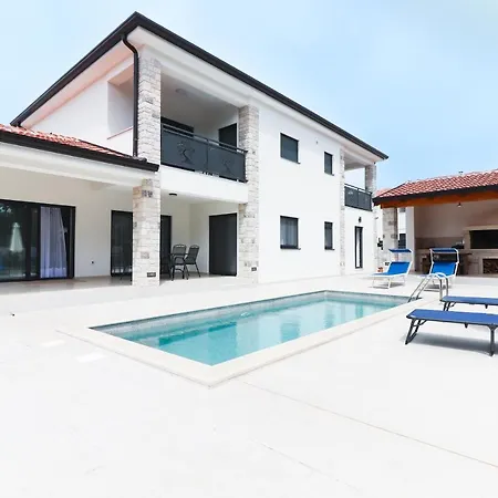 Apartment Dream With Pool -